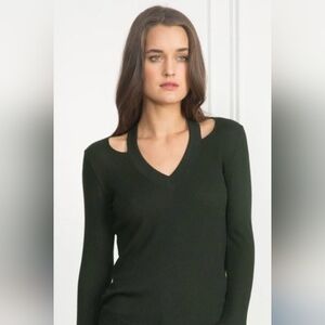 NWOT Feel The Piece V-Neck Top Black
